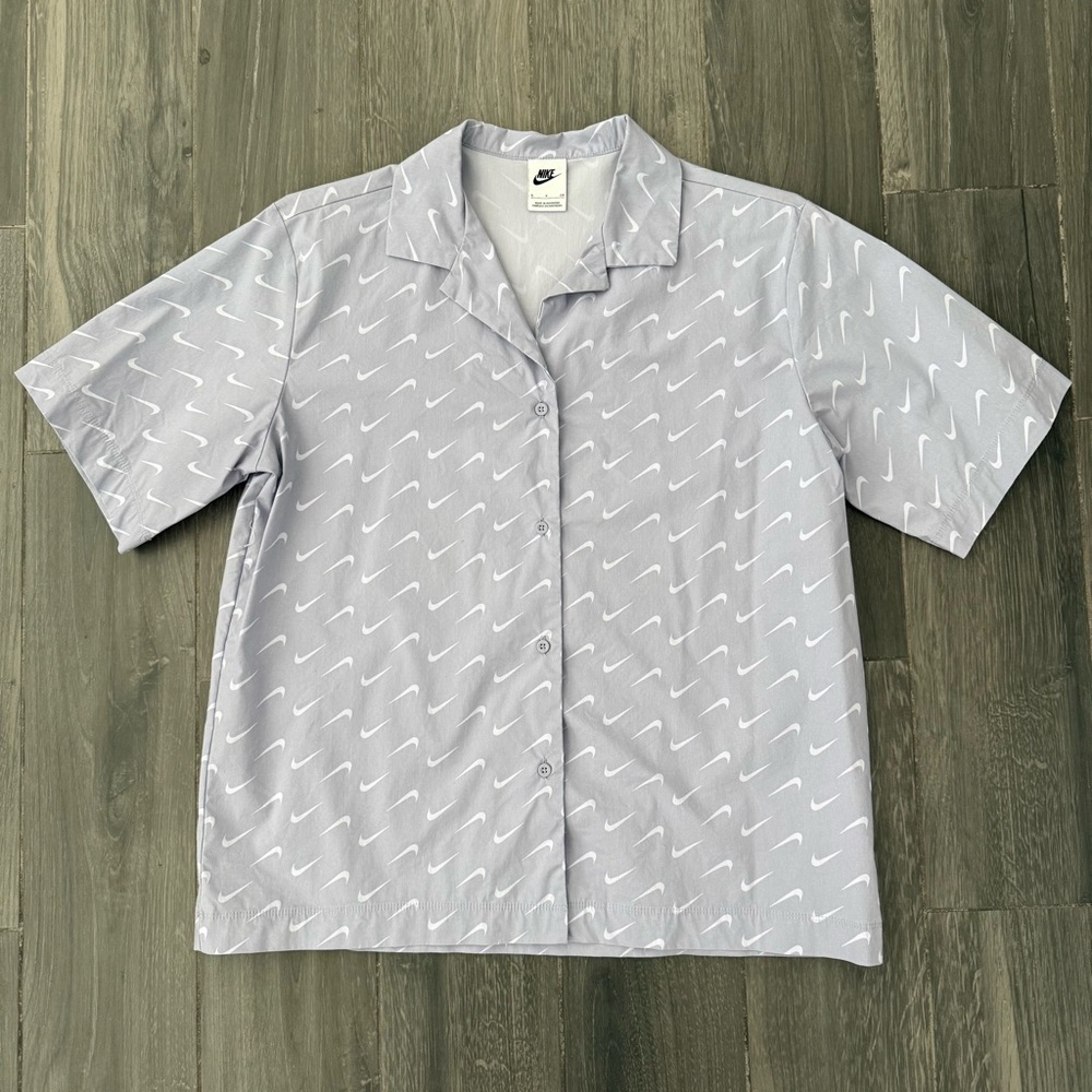 NIKE Lavendar Button Down Shirt Sz S